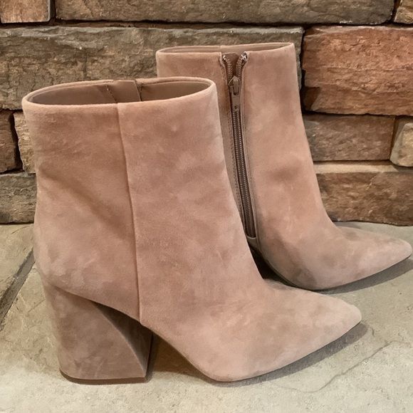 Gianni Bini sz 10 taupe pointed toe chunky heel suede NWOT booties - Picture 4 of 8